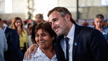 Achával junto a una vecina de Derqui, tras el discurso de apertura de sesiones ordinarias.&nbsp;