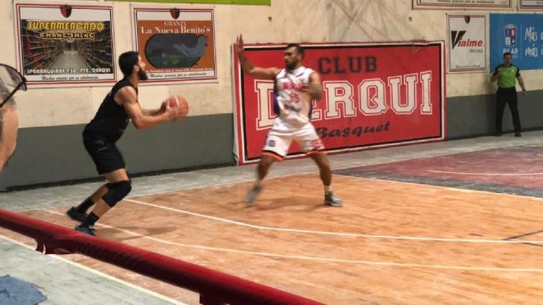 DE ALTO VUELO. Así fue la vuelta de Tabarez a la calle Dorrego. Foto: Club Derqui..