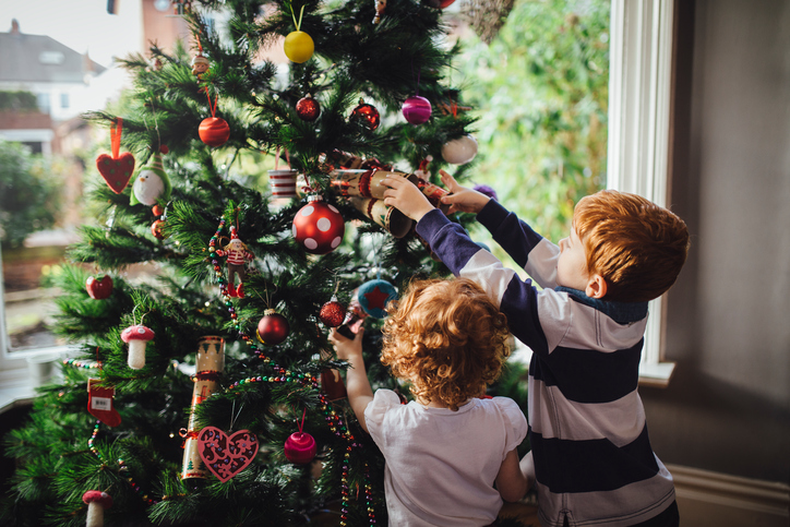 Armar el árbol de Navidad. (holadoctor.com)..png