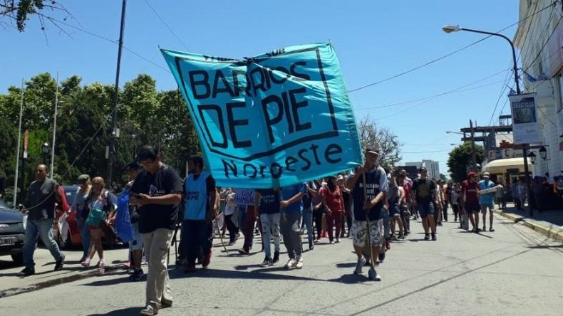 MARCHA. Barrios de Pie manifestó frente a la comuna..