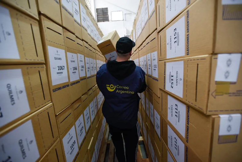 OPERATIVO ELECCIONES. Un grupo de urnas en los preparativos electorales.