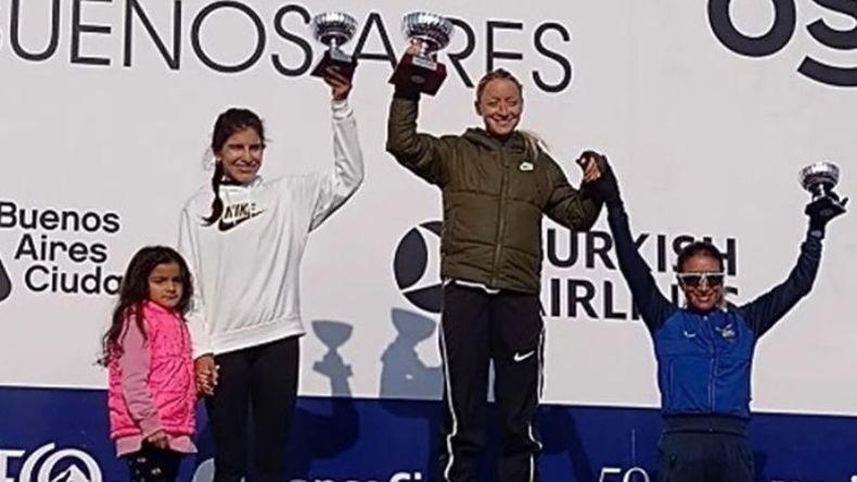 PLATA. Ocampo en el podio sudamericano de los 21K de Buenos Aires..