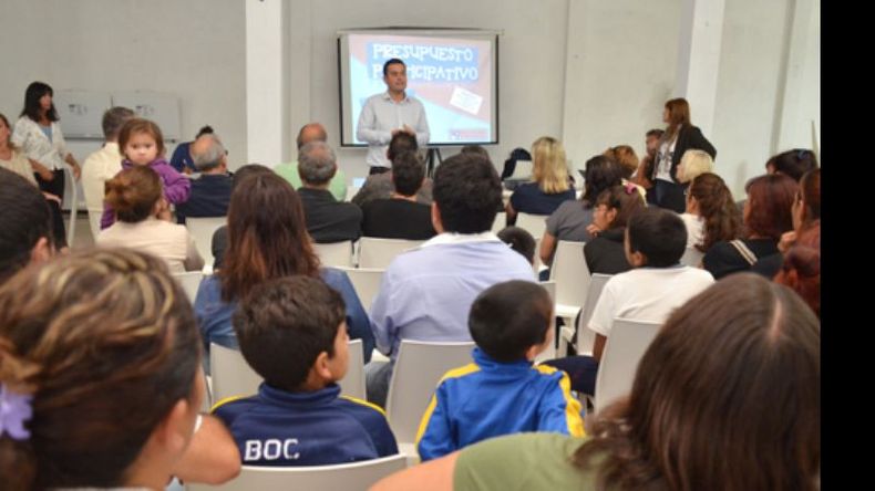 ASAMBLEA. La participación de los vecinos fue masiva..