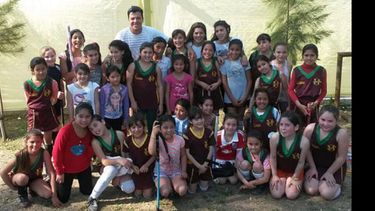 Las pioneras del hockey de Monterrey, en el primer encuentro de la disciplina..