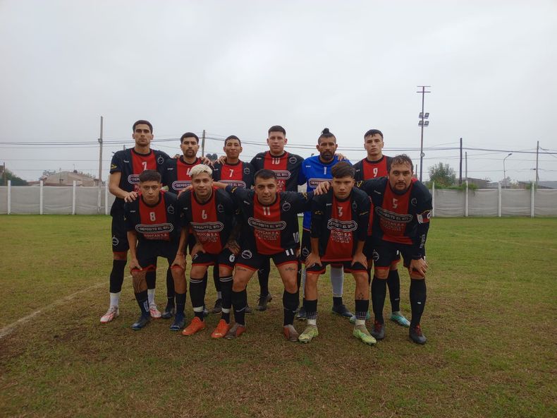 EN EL FINAL. A Villa Rosa se le escapó la victoria en Derqui.