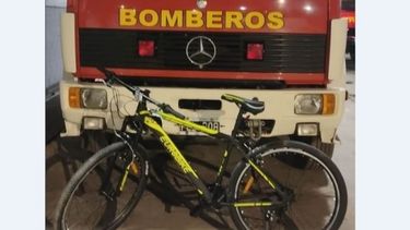 La nueva bicicleta (foto Bomberos Pilar)..