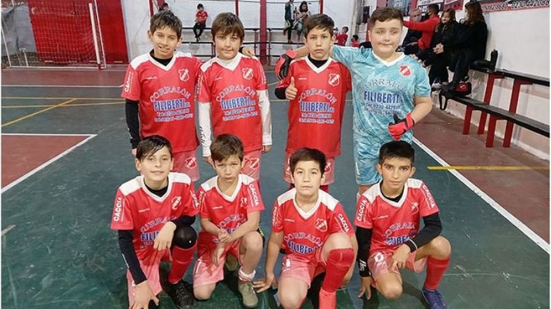 GOLEADA. La formación de la 2011 de Sportivo, que festejó en casa..