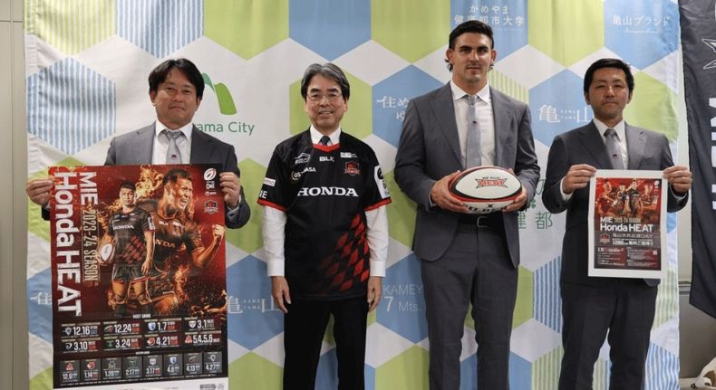 Pablo Matera junto al vicealcalde Shinji Yamamoto.
