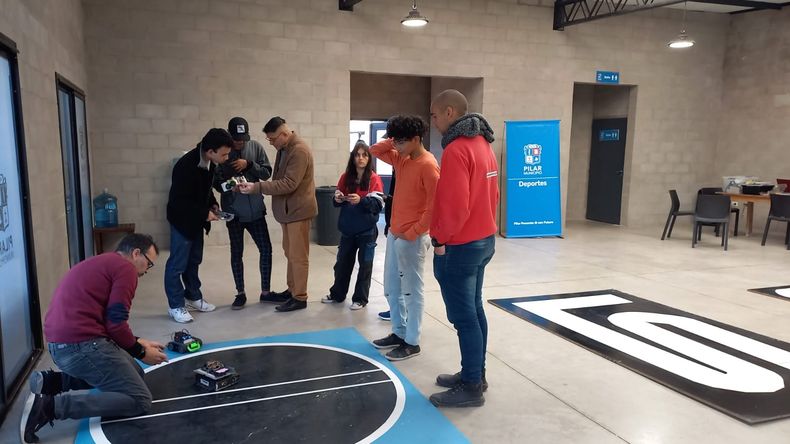 Los Juegos Bonaerenses de Robótica se disputaron en el Club Luchetti.