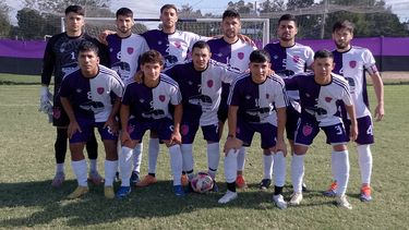 PRIMERA. El equipo de Leones de Villa Rosa logró su primera victoria.