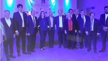 DIÁLOGO. Ducoté con la comisión directiva de Scipa. .