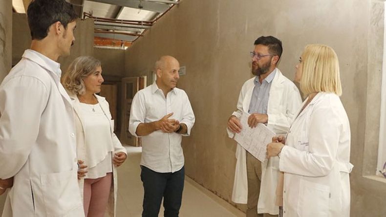 POSTURA. Tras recorrer la obra de la maternidad Ducoté habló de las PASO..