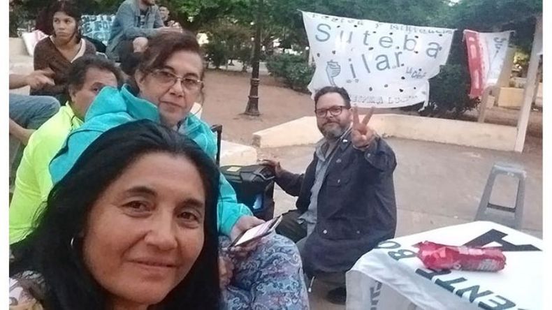 RECLAMO. Los alumnos y docentes realizaron una radio abierta..