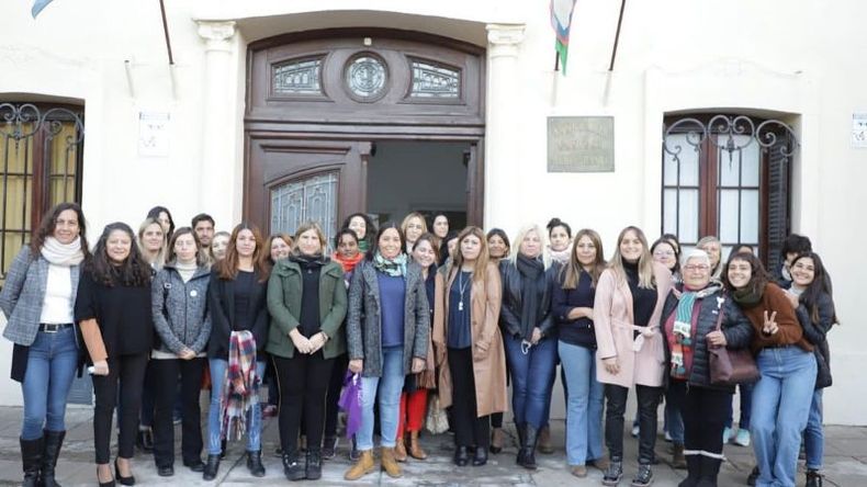 MUJERES. Concejalas, funcionarias y militantes acompañaron el debate de la iniciativa..
