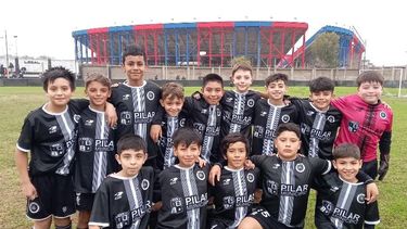 LÍDER. La 2012 de Real Pilar manda en su división con 21 unidades.