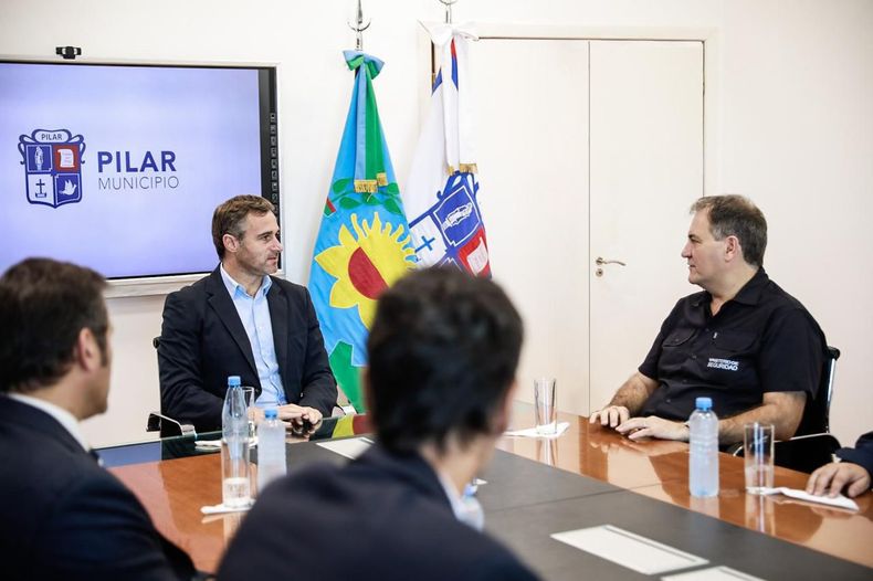 Federico Achával junto al ministro de Seguridad de la provincia de Buenos Aires, Javier Alonso.