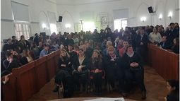 46. Con un ausente por grupo, votaron ayer 23 concejales y otros tantosmayores contribuyentes..