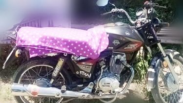 En el allanamiento se secuestró la moto que utilizaban los delincuentes para cometer los robos.&nbsp;