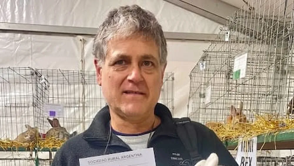 GRAN CAMPEÓN. Pablo Gómez con uno d elos ejempolares premiados.&nbsp;