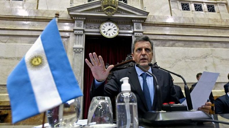 PRESIDENTE. Massa durante la sesión que le dio media sanción al acuerdo con el Fondo. .