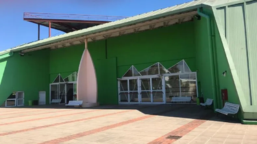 LEGADO. Entrada al Auditorio de la USAL, obra de Clorindo Testa.