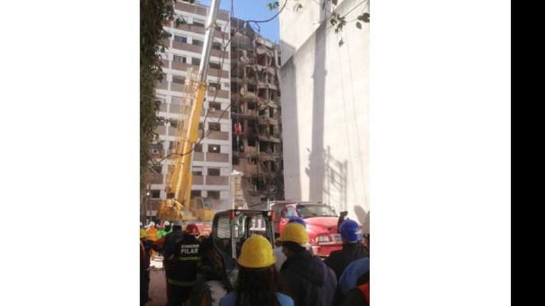 Los bomberos de Pilar colaboran con la búsqueda de los desaparecidos..