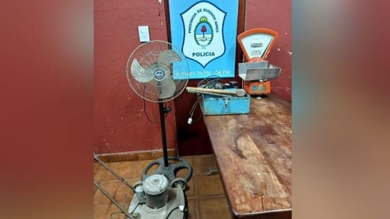 CAYÓ EL ESCALADOR. Parte de los elementos encontrados en la casa del detenido..