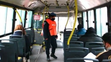 Continúan los estrictos controles en el transporte público. .