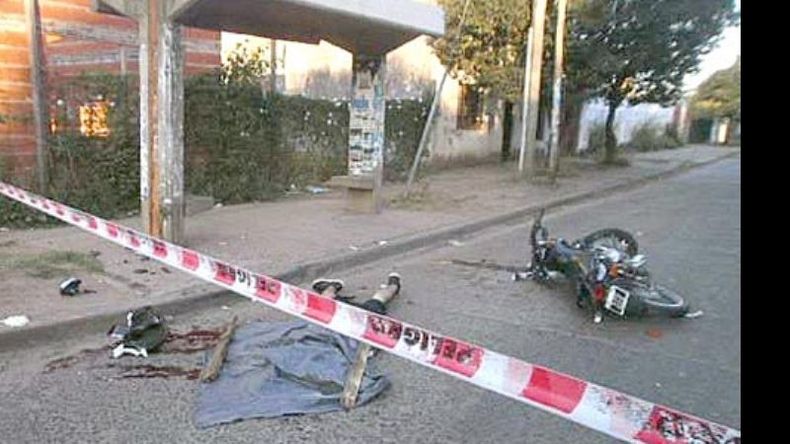 En diciembre, un joven murió al chocar contra una parada de colectivos..