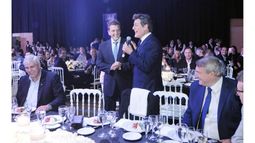IMPOSTOR. Massa, con su imitador, antes de la cena en el Sheraton..