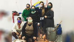 DAR UNA MANO. Parte del equipo de OtroMundo..