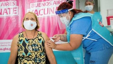 aceleran la vacunacion a docentes para retomar las clases presenciales