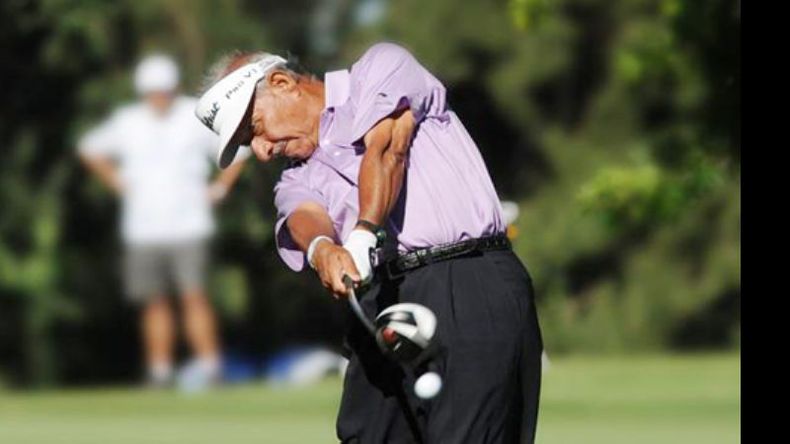 El Chino Fernández lidera con 67 golpes en Olivos..