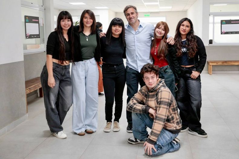 CON LOS CHICOS Federico Achval acompa a los estudiantes en los ltimos das de clases