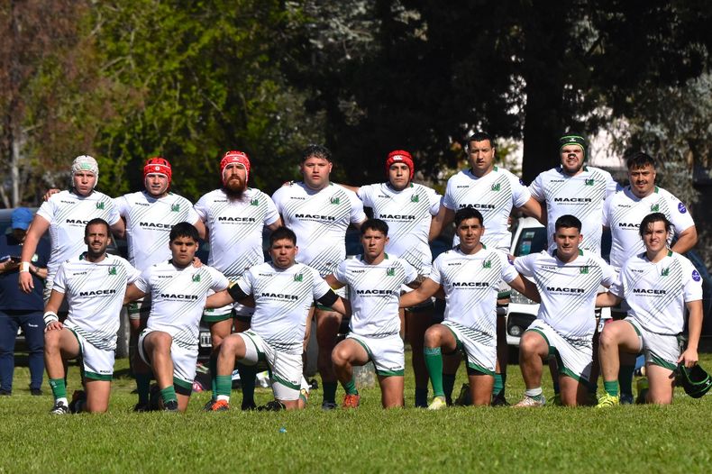 Estreno ganador. Los Pinos y su nueva indumentaria ante Hipotecario.