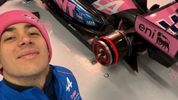 ULTIMA DETALLES. Colapinto y el A526 en el boxes de Alpine. ULTIMA DETALLES. Colapinto y el A526 en el boxes de Alpine.