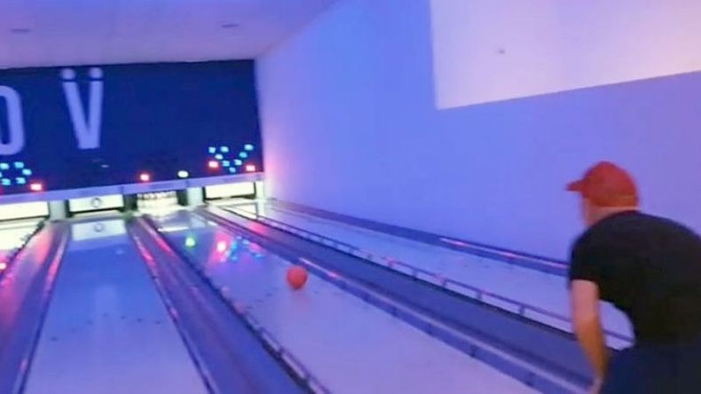 Noche de risas en el Lope. El comediante de stand up Pablo Molinari se presentó el jueves en el Teatro Lope de Vega con su espectáculo “Pequeñas cosas fundamentales” en el que, desde el lugar de hombre común, se anima a cuestionarse con un irónico humor los aspectos más habituales de la vida cotidiana..