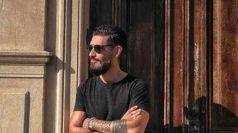 El bailarín de tango Néstor Azorín visitó la casa natal de Perón en la ciudad de Lobos..