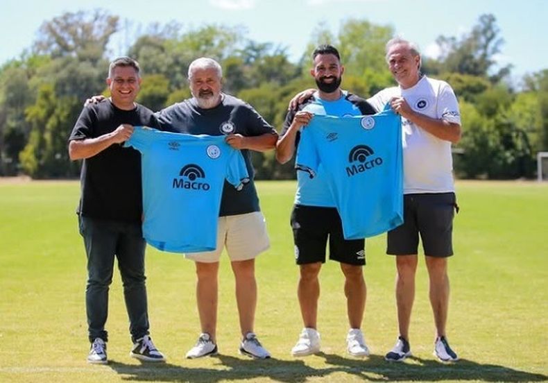 AGRADECIMIENTO. El presidente de Real Pilar, C&eacute;sar Mansilla, y el secretario, Gustavo Fontana, agradecieron a Marcos Saieva y Ariel Rojas, representantes de Belgrano de C&oacute;rdoba, por &ldquo;elegir nuestra @comunidad.realpilar para un amistoso (fue ante F&eacute;nix)&rdquo;. &ldquo;&iexcl;Nos vemos pronto en la Copa Argentina!&rdquo;, postearon en las redes.