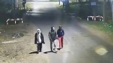 Los tres detenidos caminaban por la zona de la vías del Belgrano Norte. Los tres detenidos caminaban por la zona de la vías del Belgrano Norte.