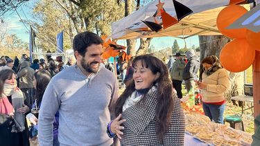 CAMPAÑA. Tito salió a afiliar para consolidar La Libertad Avanza en Pilar.