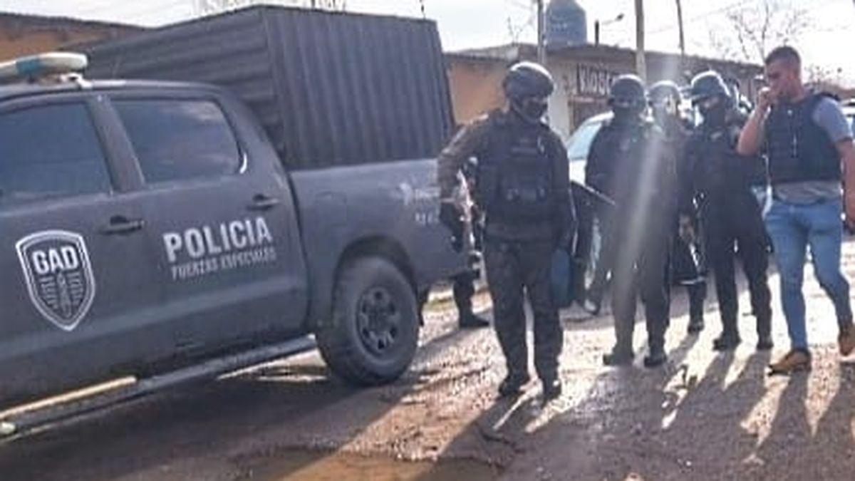 Padre e hijo detenidos por feroz ataque a un comerciante