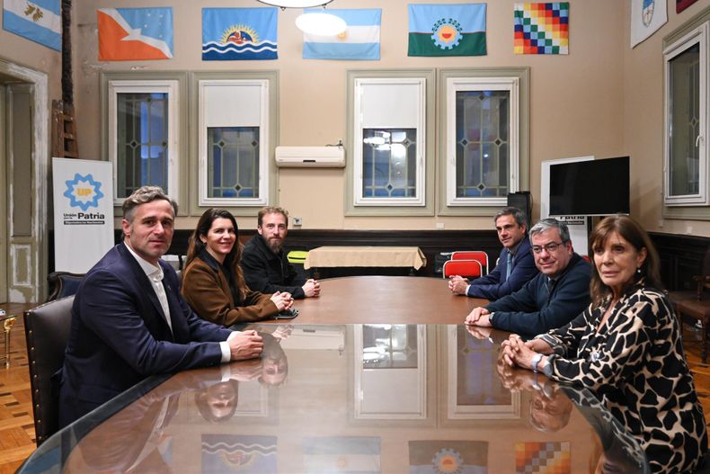 Federico Achával y sus pares Federico Otermin y Mariel Fernández se reunieron con los diputados nacionales Germán Martínez, Guillermo Michel y María Teresa García.