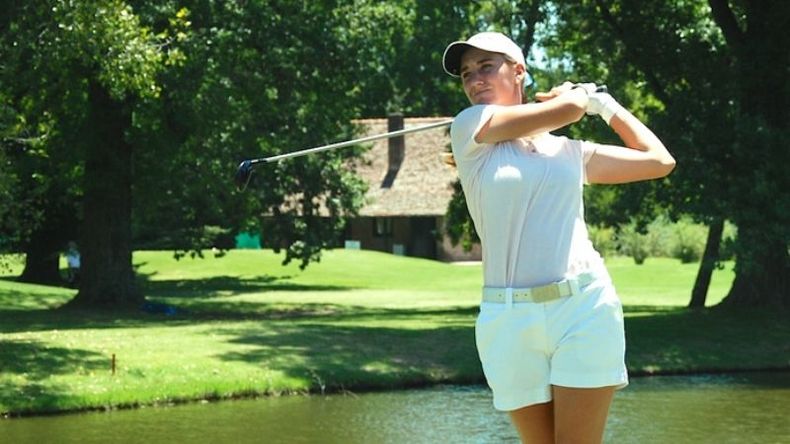 Maggie Simmermacher compitiendo en el Ladies Tour..