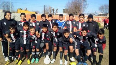 La categoría 2001 de Fénix sufrió para vencer por 3-2 a Lamadrid..