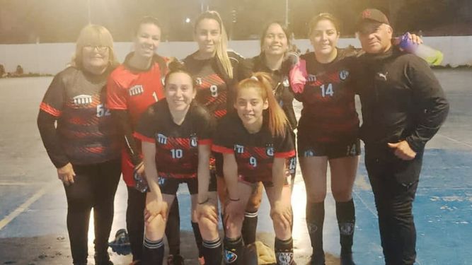 CAMPAÑA. Las chicas de Katanes cerraron con 15 triunfos y una derrota.