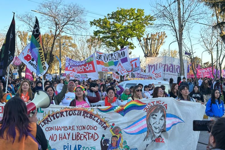 El Encuentro Regional terminó con una marcha por el centro de Pilar.
