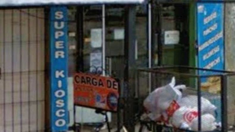 Los delincuentes amenazaron con un arma de fuego al vendedor. .