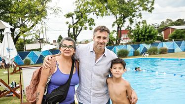 AL AGUA. Achával acompañó a los vecinos en la primera jornada. &nbsp;