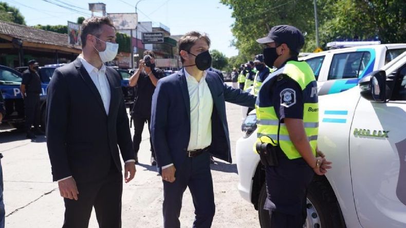ACTO. Achával recibió a Kicillof e incorporó los nuevos patrulleros..